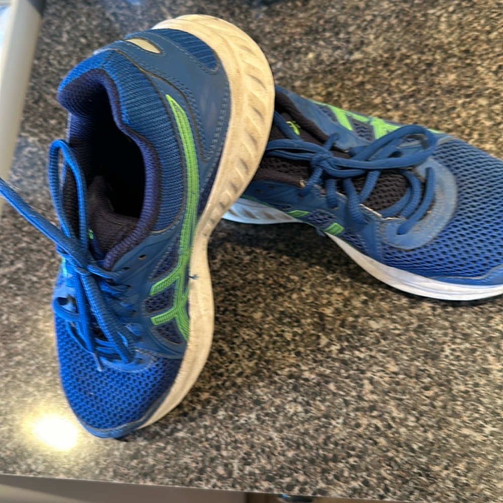 Youth ASICS tennis shoes